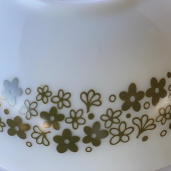 1970s Spring Blossom Pyrex Cinderella #443, 2.5 Quart Bowl - Picture 8 of 9